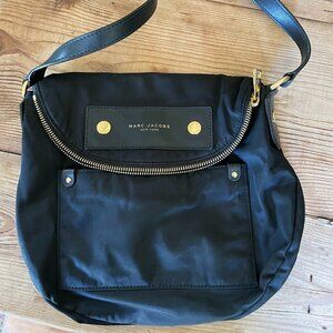Marc Jacobs Natasha cross body bag Nylon & leather. Black. gold hardware - EUC